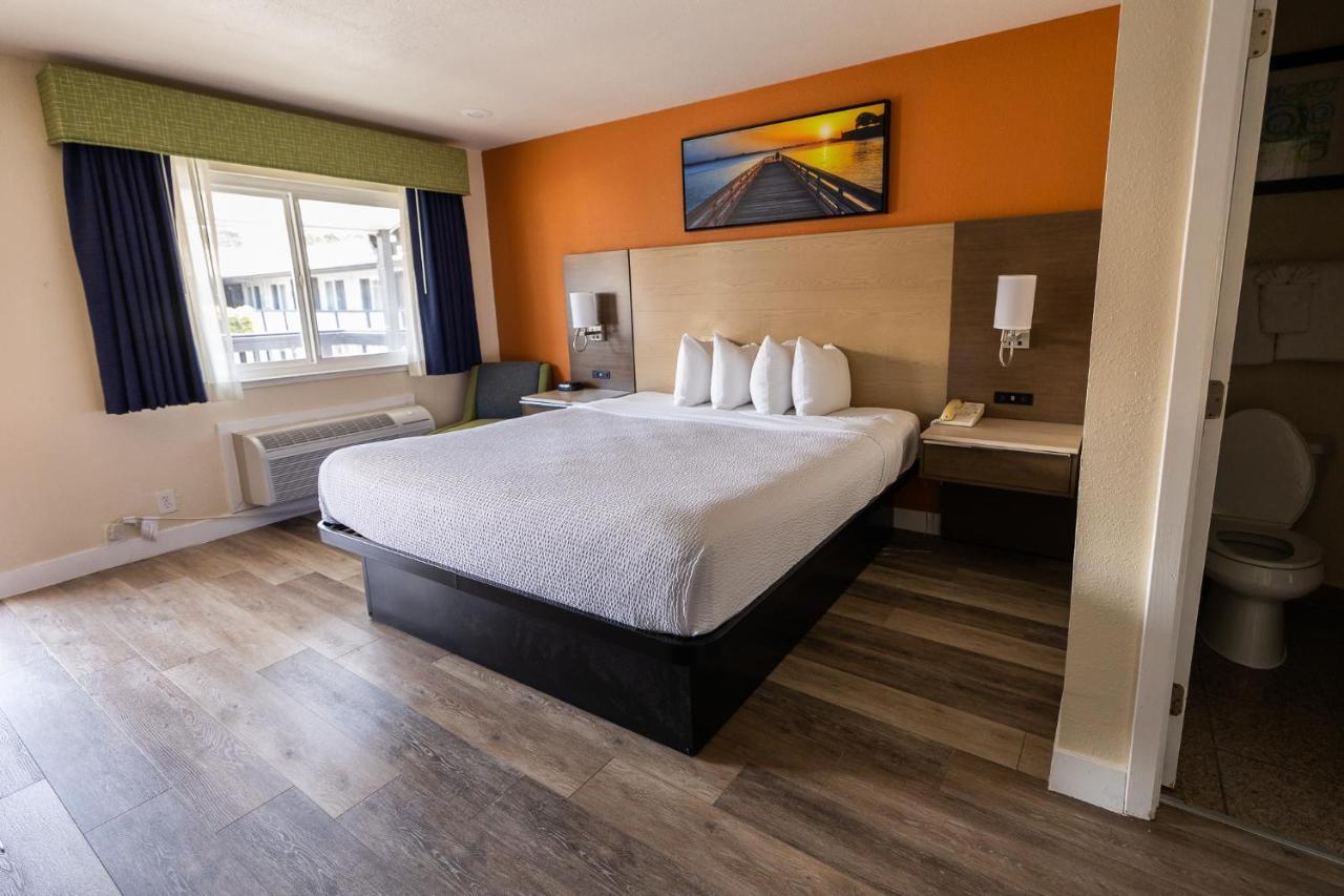 Days Inn By Wyndham Monterey Downtown Dış mekan fotoğraf