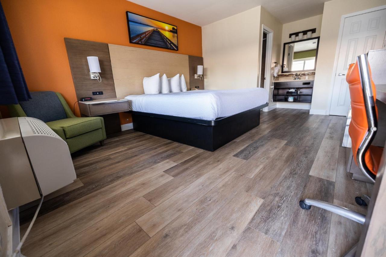 Days Inn By Wyndham Monterey Downtown Dış mekan fotoğraf