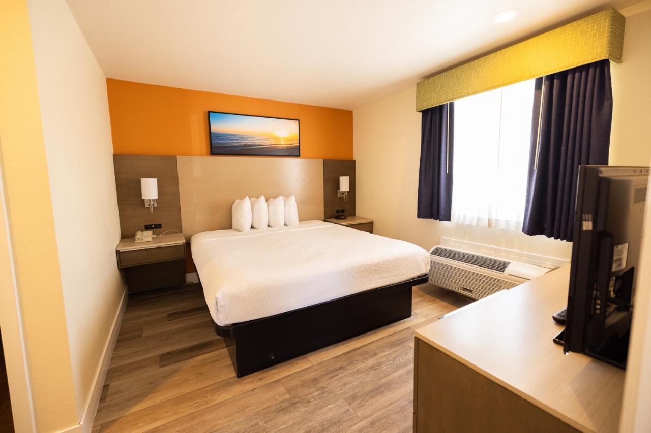 Days Inn By Wyndham Monterey Downtown Dış mekan fotoğraf