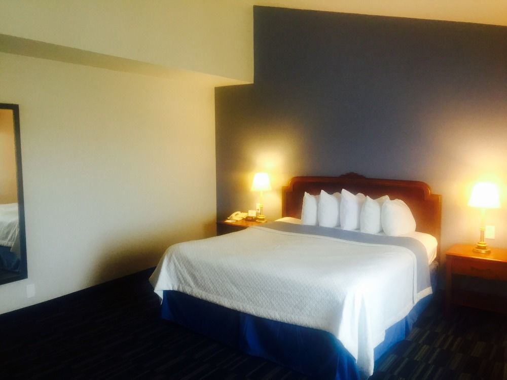 Days Inn By Wyndham Monterey Downtown Dış mekan fotoğraf