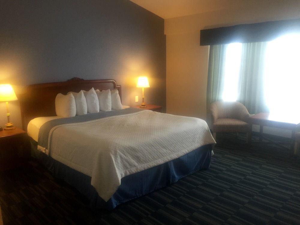 Days Inn By Wyndham Monterey Downtown Dış mekan fotoğraf